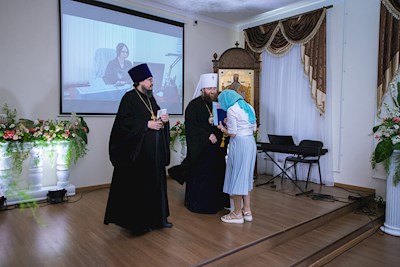 Митрополит Игнатий вручил дипломы выпускникам СПДС