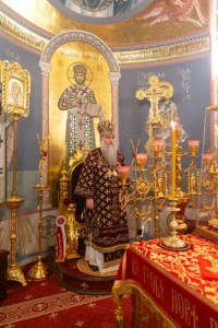 Митрополит Лонгин совершил пасхальное богослужение