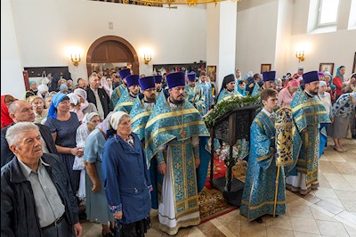 Божественная литургия в храма в честь иконы Божией Матери «Всех скорбящих Радость» г. Саратова