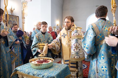 Митрополит Игнатий совершил Божественную литургию в Покровском храме г. Петровска
