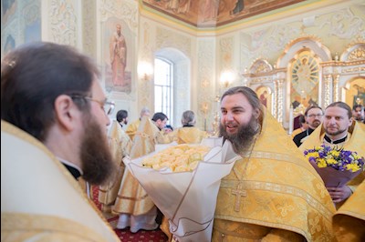 Митрополит Игнатий совершил Божественную литургию в Покровском соборе г. Саратова