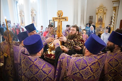 Митрополит Игнатий совершил всенощное бдение с чином воздвижения Креста в кафедральном соборе Живоначальной Троицы г. Вольска