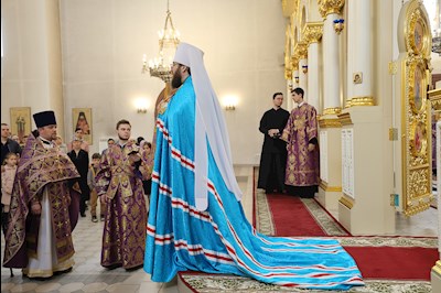 Митрополит Игнатий совершил Божественную литургию в соборном храме святителя Спиридона Тримифунтского г. Саратова