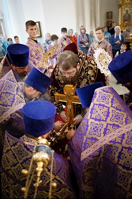 Митрополит Игнатий совершил всенощное бдение с чином воздвижения Креста в кафедральном соборе Живоначальной Троицы г. Вольска