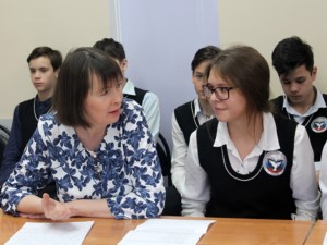 В гимназии прошел круглый стол по итогам проекта «Святые маяки русской истории: подвиг новомучеников»
