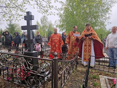 На Радоницу совершено поминовение усопших священнослужителей