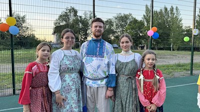 В «Солнечном» прошла веселая и красочная вечёрка
