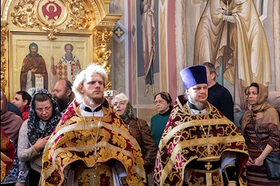 Божественная литургия в Свято-Троицком кафедральном соборе г. Саратова