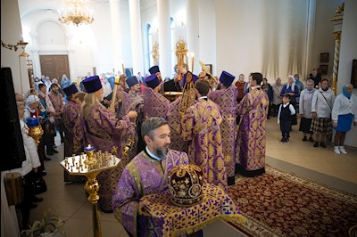 Митрополит Игнатий совершил всенощное бдение с чином воздвижения Креста в кафедральном соборе Живоначальной Троицы г. Вольска