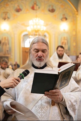 Митрополит Игнатий совершил Великую вечерню в соединении с Литургией святителя Василия Великого и чин Великого освящения воды в Покровском соборе г. Саратова