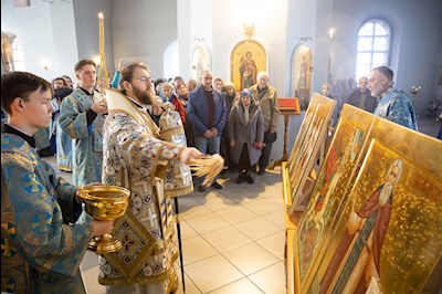 Митрополит Игнатий совершил Божественную литургию в Покровском храме г. Петровска
