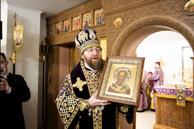 Митрополит Игнатий совершил Великое освящение Крестовоздвиженского подворья Свято-Алексиевского женского монастыря г. Саратова и Божественную литургию в новоосвященном храме