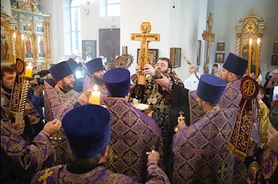 Митрополит Игнатий совершил всенощное бдение с чином воздвижения Креста в кафедральном соборе Живоначальной Троицы г. Вольска