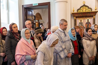 Божественная литургия на Архиерейском подворье – в храме в честь иконы Божией Матери «Утоли моя печали» г. Саратова