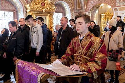 Божественная литургия в Свято-Троицком кафедральном соборе г. Саратова
