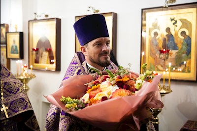 Митрополит Игнатий совершил Великое освящение Крестовоздвиженского подворья Свято-Алексиевского женского монастыря г. Саратова и Божественную литургию в новоосвященном храме