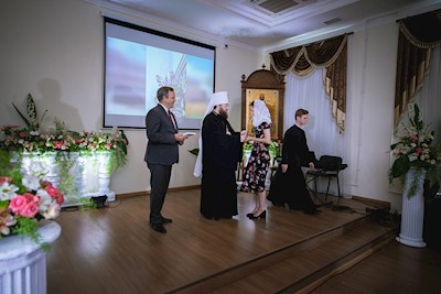 Митрополит Игнатий вручил дипломы выпускникам СПДС
