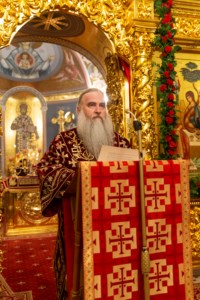 Митрополит Лонгин совершил пасхальное богослужение