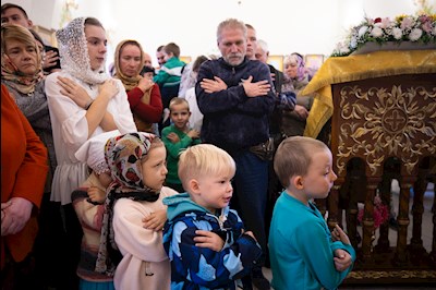 Митрополит Игнатий совершил Великое освящение храма святой блаженной Ксении Петербургской п. Красный Текстильщик и Божественную литургию в новоосвященном храме