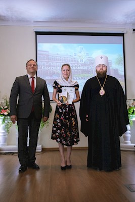 Митрополит Игнатий вручил дипломы выпускникам СПДС