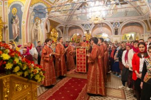 Митрополит Лонгин совершил пасхальное богослужение