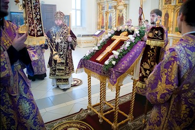 Митрополит Игнатий совершил всенощное бдение с чином воздвижения Креста в кафедральном соборе Живоначальной Троицы г. Вольска