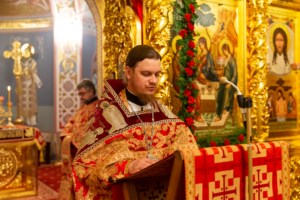 Митрополит Лонгин совершил пасхальное богослужение