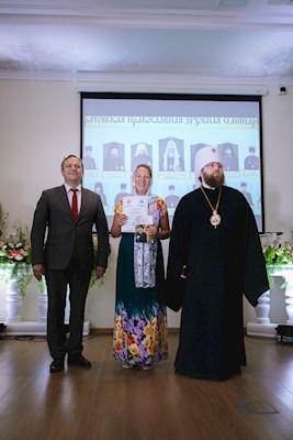 Митрополит Игнатий вручил дипломы выпускникам СПДС