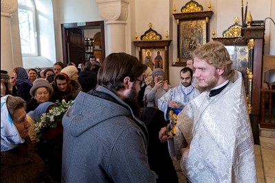 Божественная литургия на Архиерейском подворье – в храме в честь иконы Божией Матери «Утоли моя печали» г. Саратова