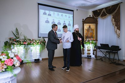 Митрополит Игнатий вручил дипломы выпускникам СПДС