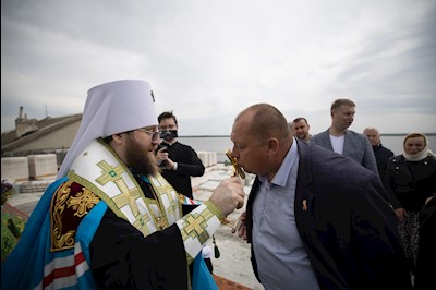 Митрополит Игнатий совершил чин основания храма во имя преподобного Иоанна Рыльского в селе Рыбное