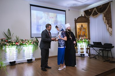 Митрополит Игнатий вручил дипломы выпускникам СПДС