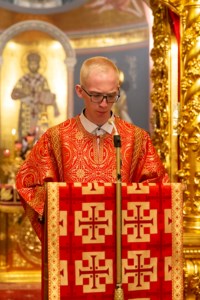 Митрополит Лонгин совершил пасхальное богослужение