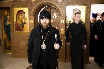 Митрополит Игнатий совершил Великое освящение Крестовоздвиженского подворья Свято-Алексиевского женского монастыря г. Саратова и Божественную литургию в новоосвященном храме