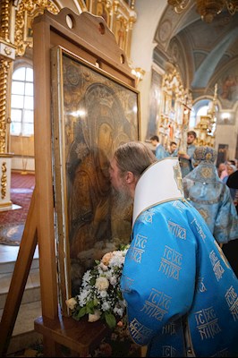 Митрополит Игнатий возглавил соборное архиерейское богослужение в Свято-Троицком кафедральном соборе г. Покровска (Энгельса)