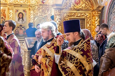 Божественная литургия в Свято-Троицком кафедральном соборе г. Саратова