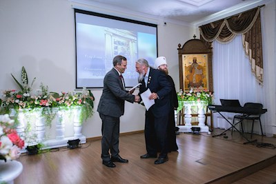 Митрополит Игнатий вручил дипломы выпускникам СПДС