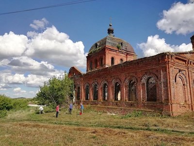 Добровольцы из Саратова потрудились в старинном храме