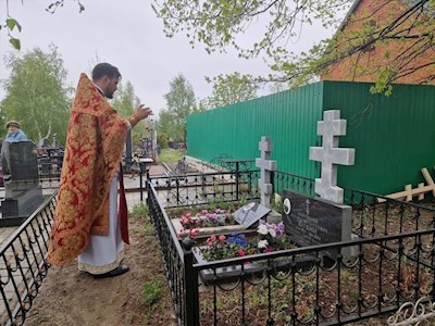 На Радоницу совершено поминовение усопших священнослужителей