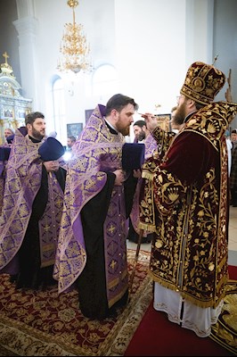 Митрополит Игнатий совершил всенощное бдение с чином воздвижения Креста в кафедральном соборе Живоначальной Троицы г. Вольска