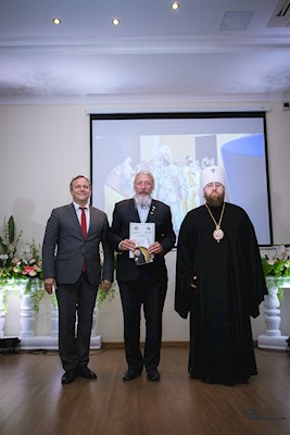 Митрополит Игнатий вручил дипломы выпускникам СПДС