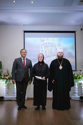 Митрополит Игнатий вручил дипломы выпускникам СПДС