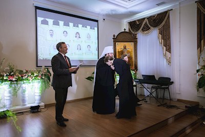 Митрополит Игнатий вручил дипломы выпускникам СПДС