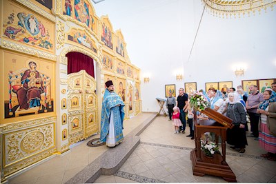 Митрополит Игнатий совершил великое освящение храма Владимирской иконы Божией Матери и Божественную литургию в новоосвященном храме