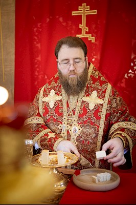 Митрополит Игнатий совершил великое освящение храма святых первоверховных апостолов Петра и Павла с. Куликовка Вольского района и Божественную литургию в новоосвященном храме