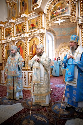 Митрополит Игнатий возглавил соборное архиерейское богослужение в Свято-Троицком кафедральном соборе г. Покровска (Энгельса)