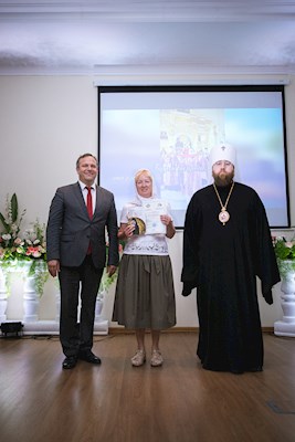 Митрополит Игнатий вручил дипломы выпускникам СПДС