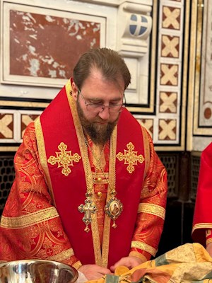 Митрополит Игнатий принял участие в Божественной литургии в Храме Христа Спасителя