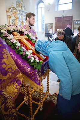 Митрополит Игнатий совершил всенощное бдение с чином воздвижения Креста в кафедральном соборе Живоначальной Троицы г. Вольска