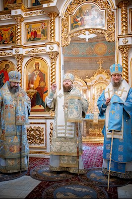 Митрополит Игнатий возглавил соборное архиерейское богослужение в Свято-Троицком кафедральном соборе г. Покровска (Энгельса)
